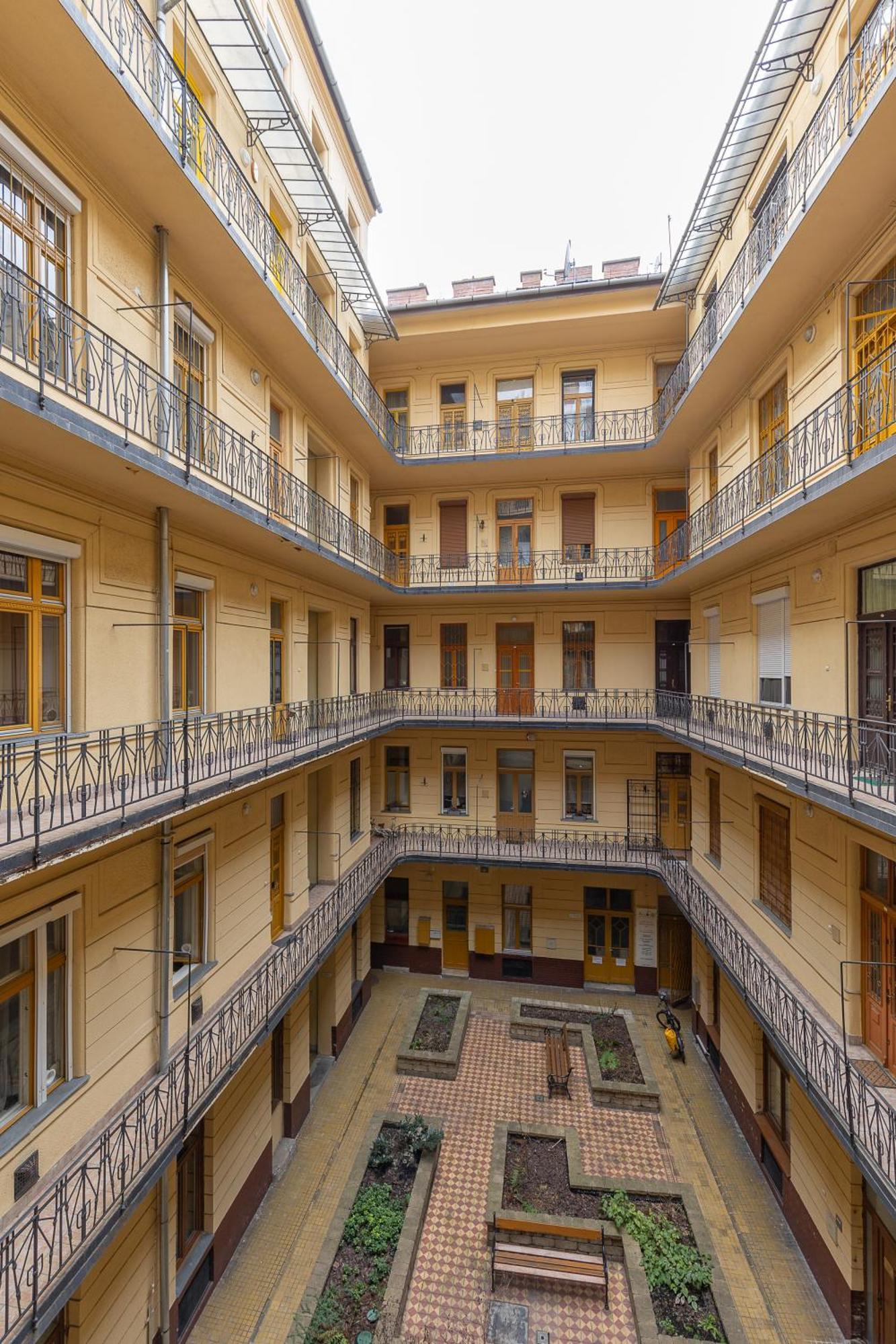 Harmony & Cute - Central Apartments Budapest Bagian luar foto
